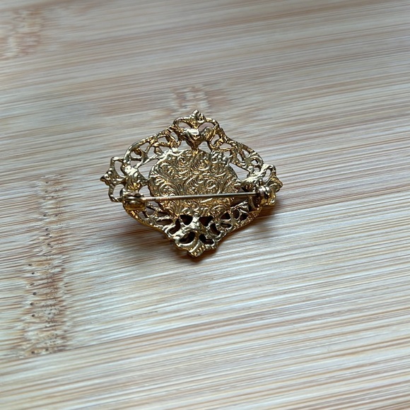 Vintage Gold  brooch - Picture 2 of 2